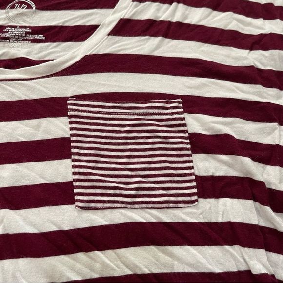 Maurices burgundy and white striped‎ short sleeve tee Size Large - Picture 5 of 5